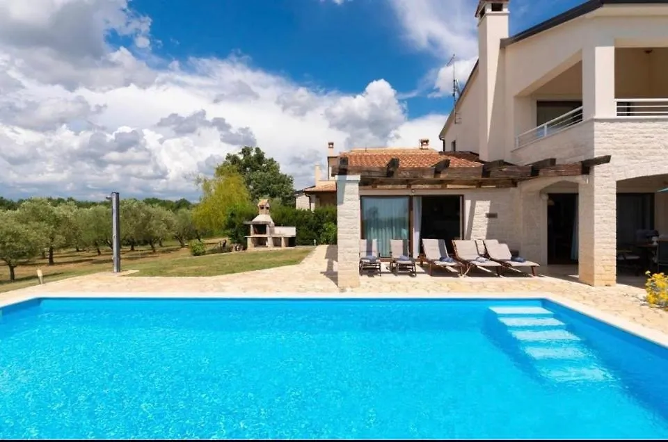 Villa Dolcevita At Barat With Private Pool